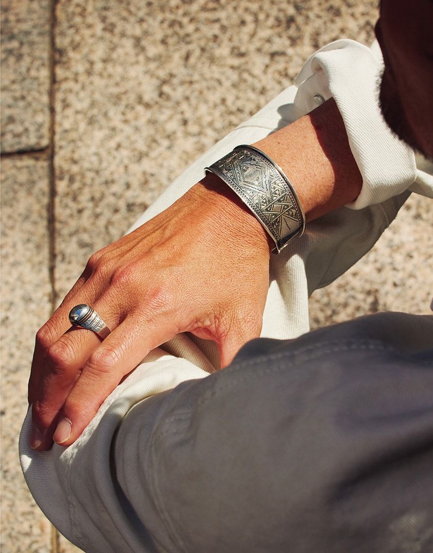 ターコイズやスタッズベルトetc. アメカジアクセのギラギラ感は“白デニム”で簡単回避！ - 4枚目の画像