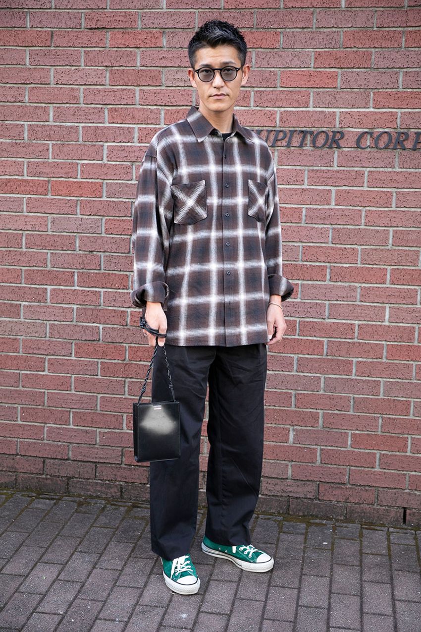 カラーリング豊富な「コンバース」でコーディネイトを軽やかに！季節感のある3名をスナップ - 6枚目の画像