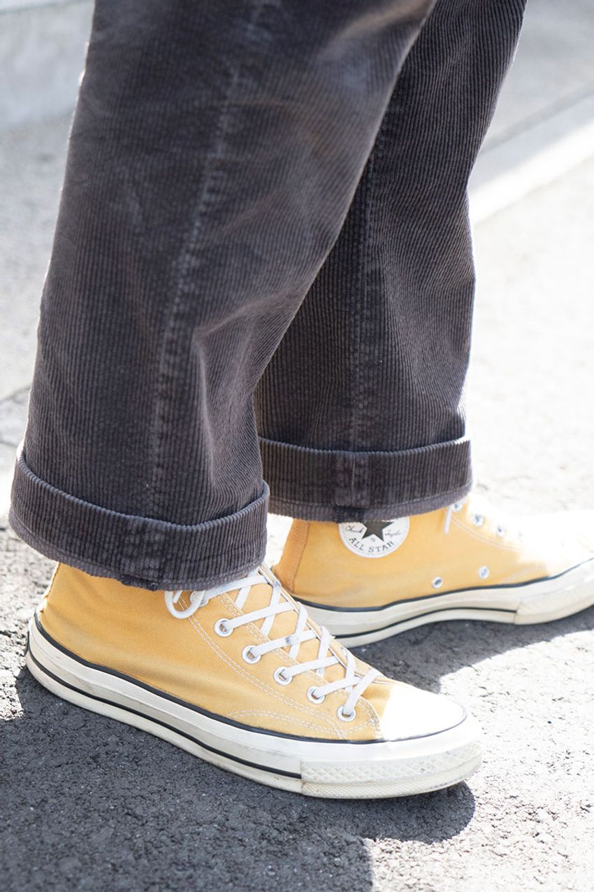 カラーリング豊富な「コンバース」でコーディネイトを軽やかに！季節感のある3名をスナップ - 5枚目の画像