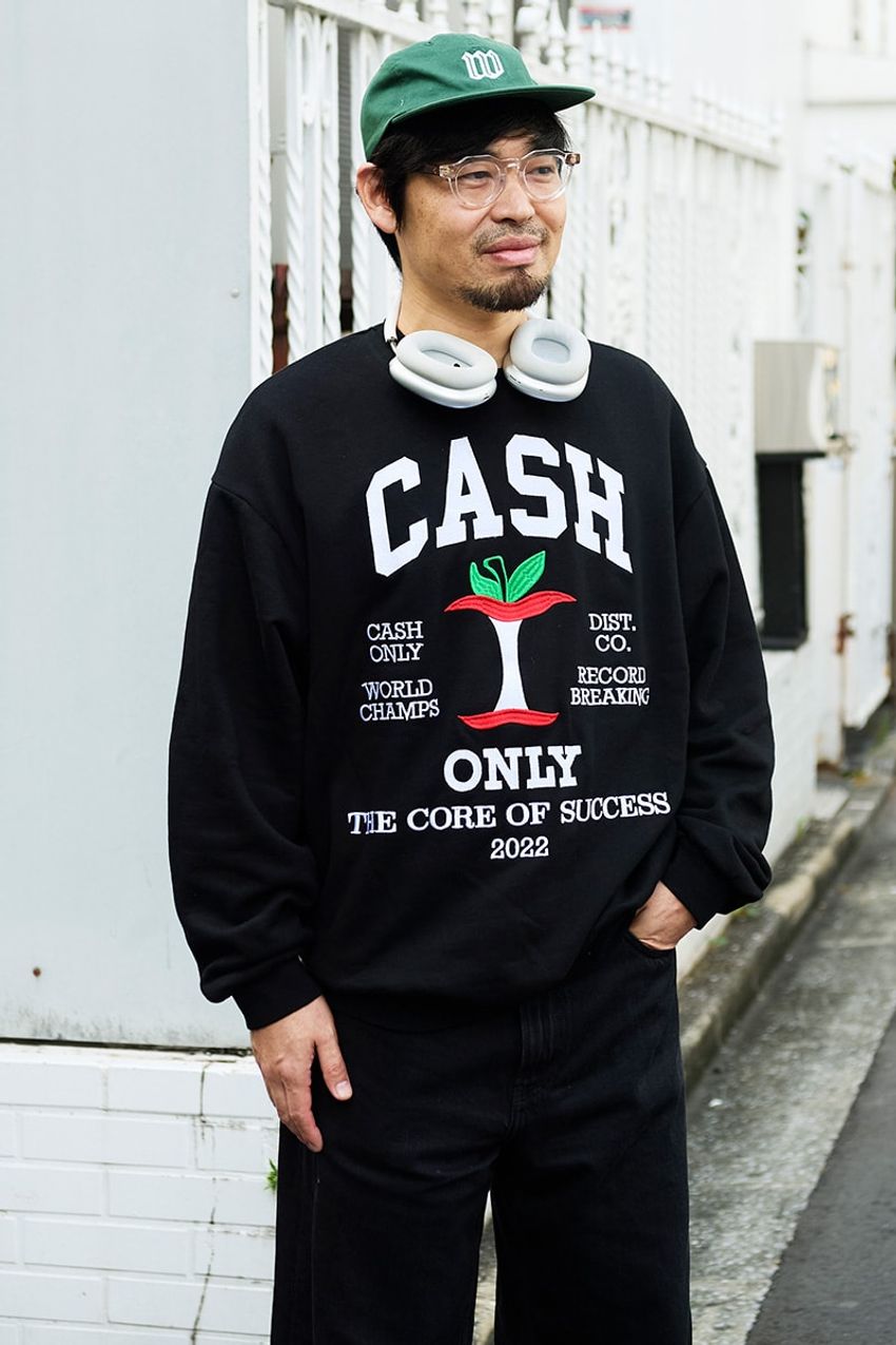 春の一軍アイテム“スウェット”。無難に見せないグラフィックを取り入れた3名の選択 - 3枚目の画像