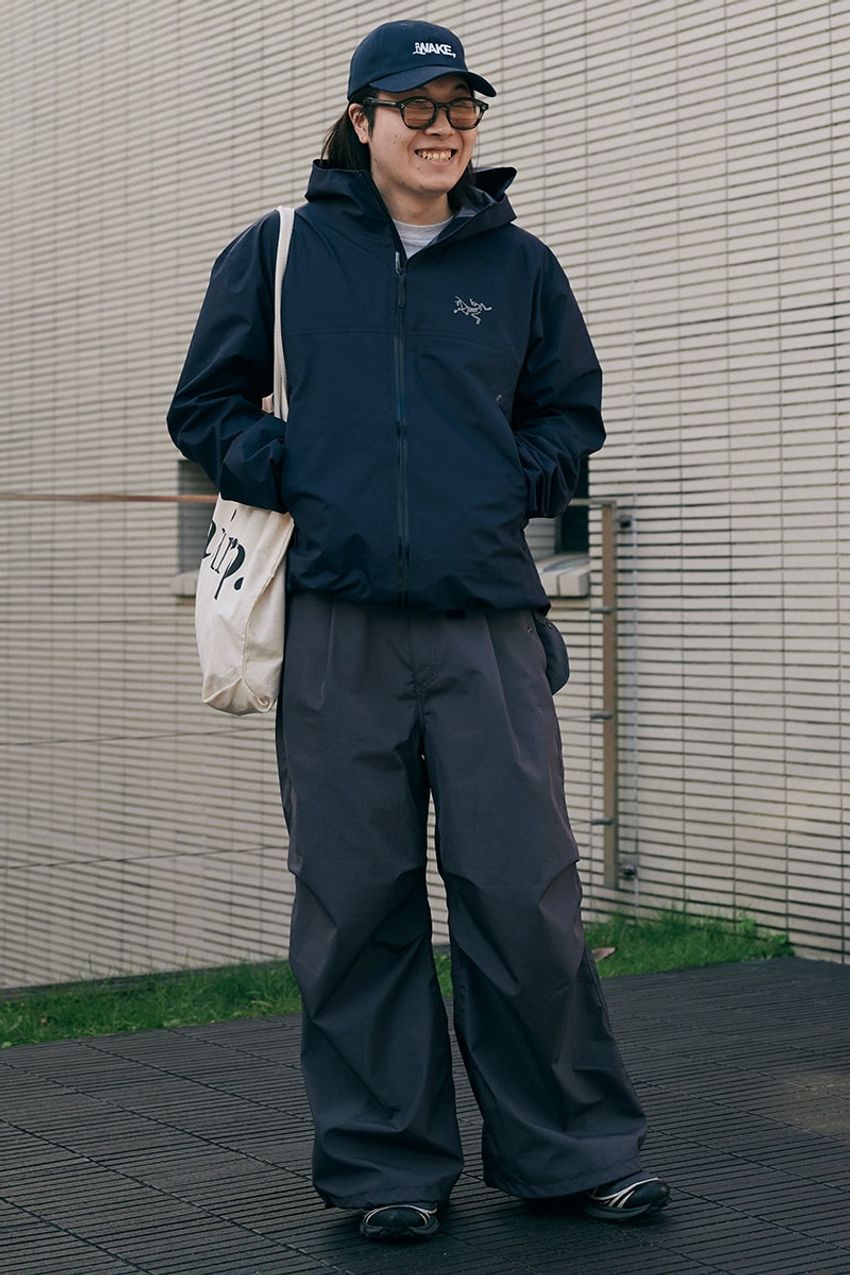 春も大活躍「アークテリクス」のシェル！ダークで都会的な装いに仕上げた3名をスナップ - 7枚目の画像