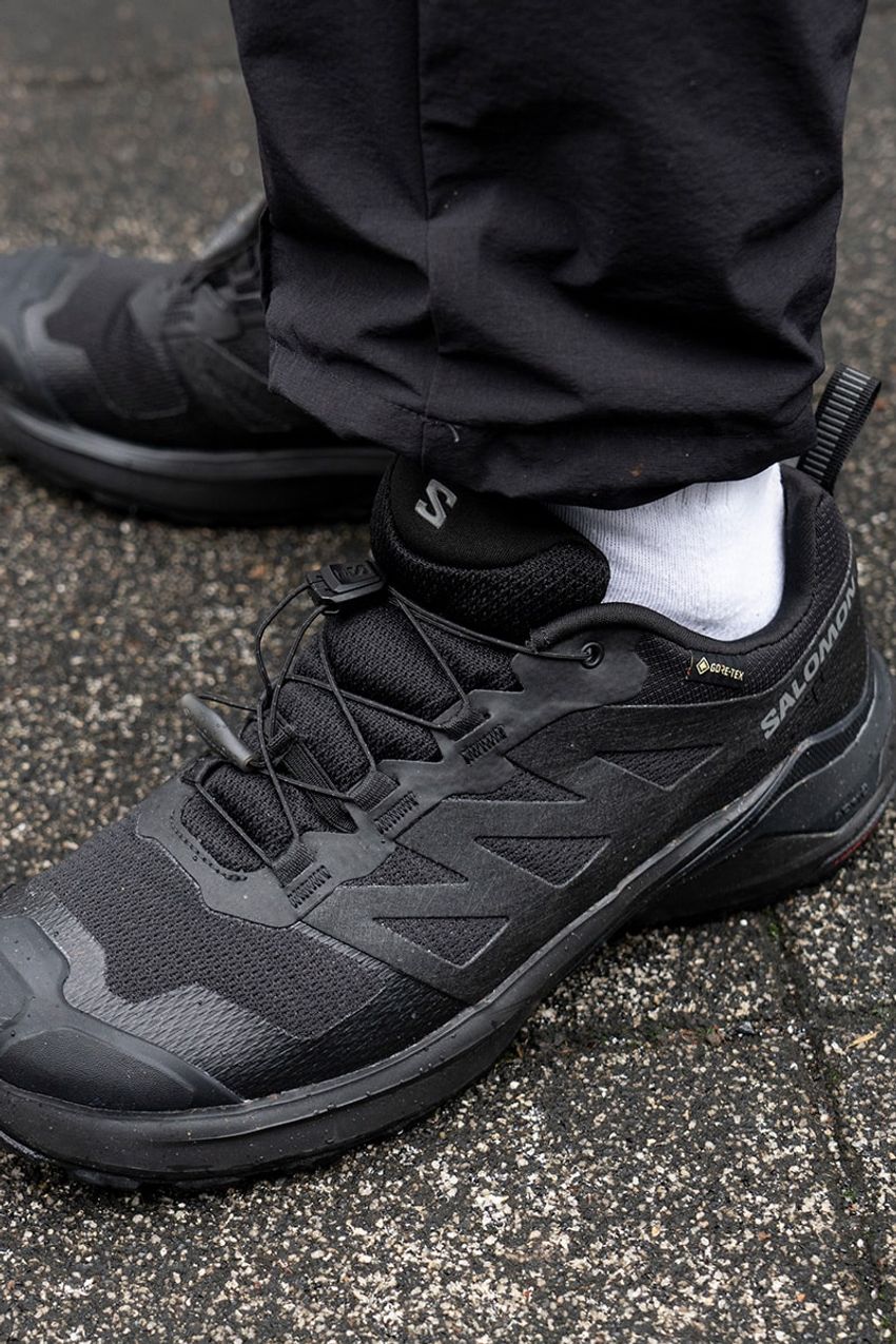 春も大活躍「アークテリクス」のシェル！ダークで都会的な装いに仕上げた3名をスナップ - 4枚目の画像