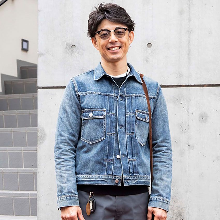 「デニムジャケット×ディッキーズ」。春の王道コーデを最新スタイルに仕上げた街角の3名 - 1枚目の画像