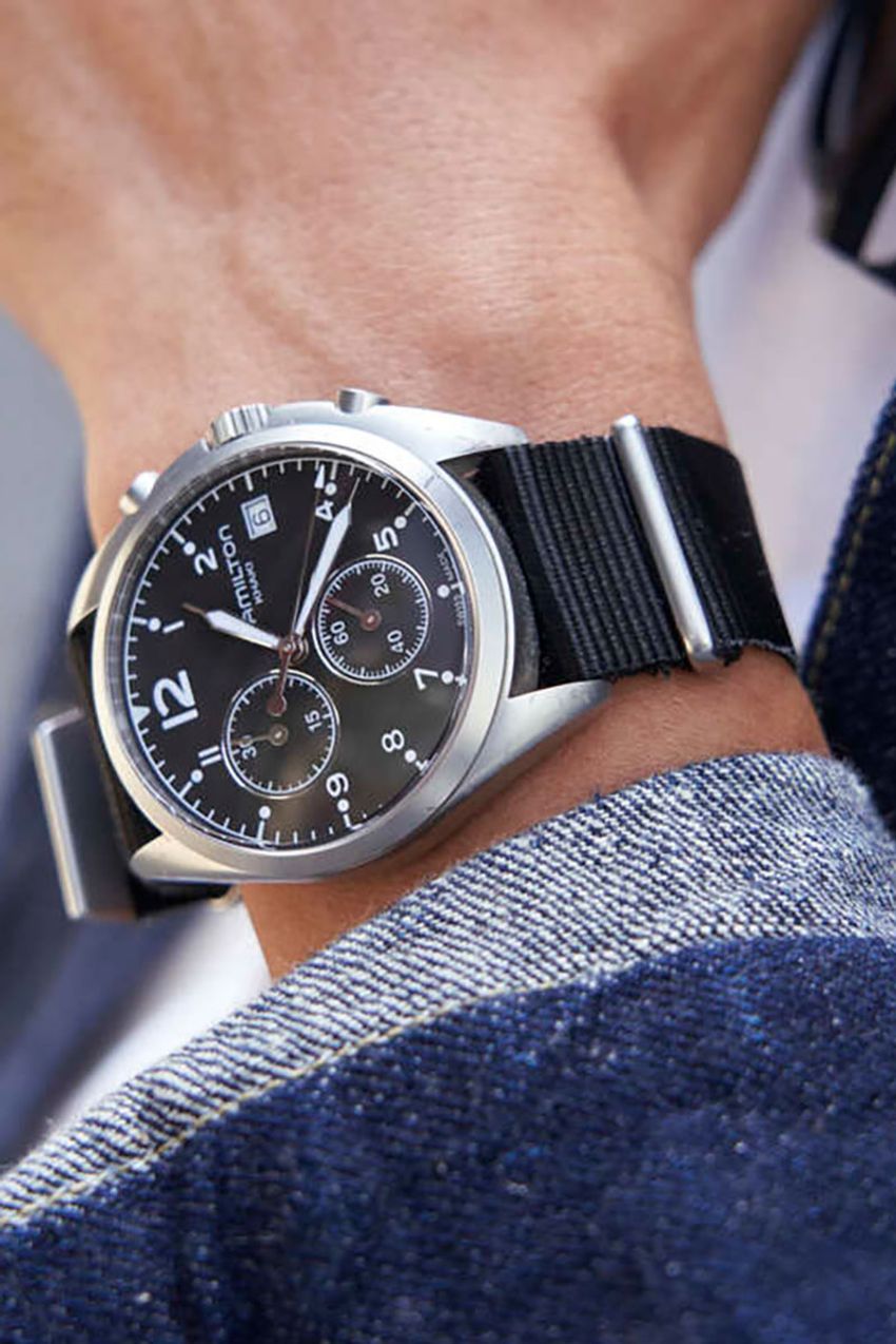 「デニムジャケット×ディッキーズ」。春の王道コーデを最新スタイルに仕上げた街角の3名 - 6枚目の画像