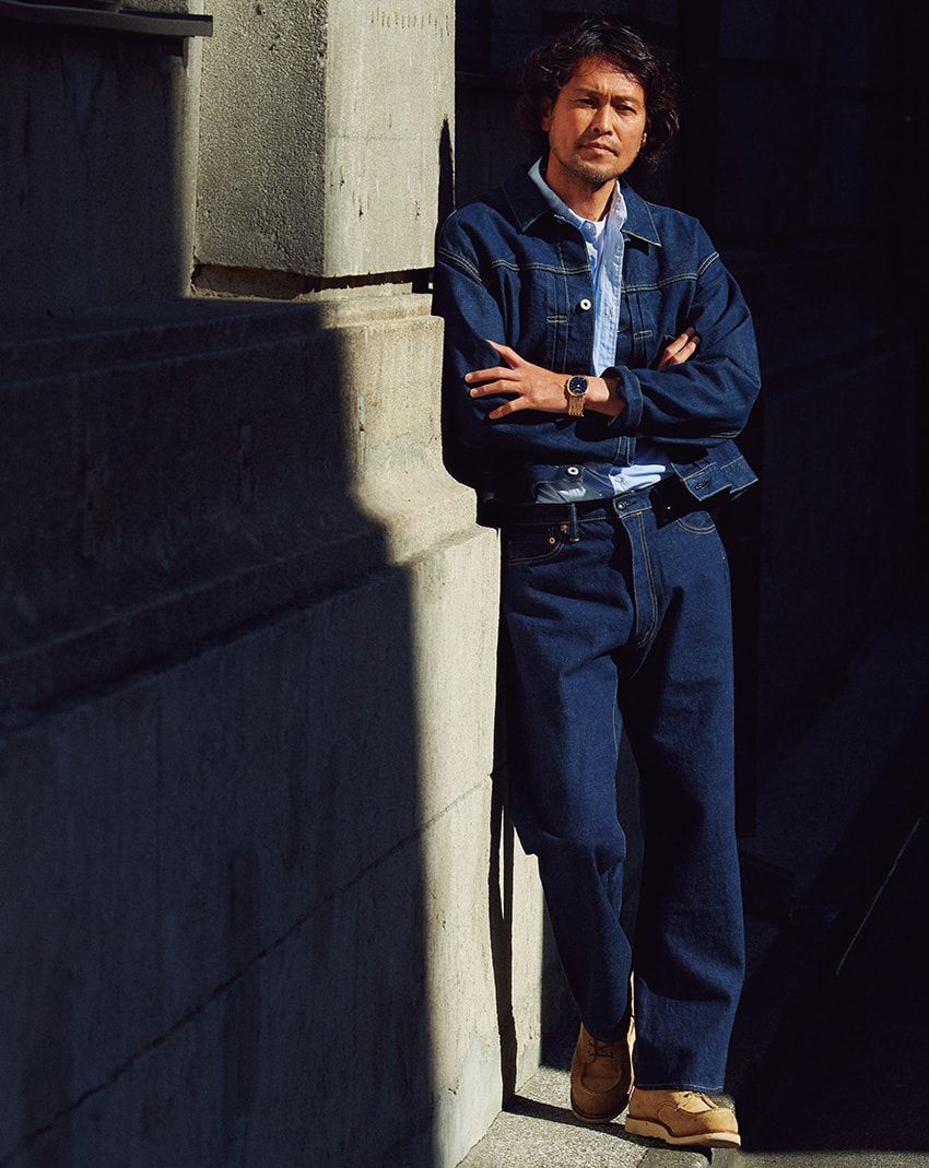 大人の濃紺デニムには“リッチなゴールド”を。ティファニーのアクセ＆パテックの腕時計で実践 - 5枚目の画像