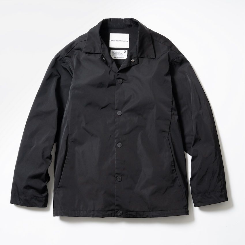 「ホワイトマウンテニアリング」のコーチジャケット（笹岡 私物）