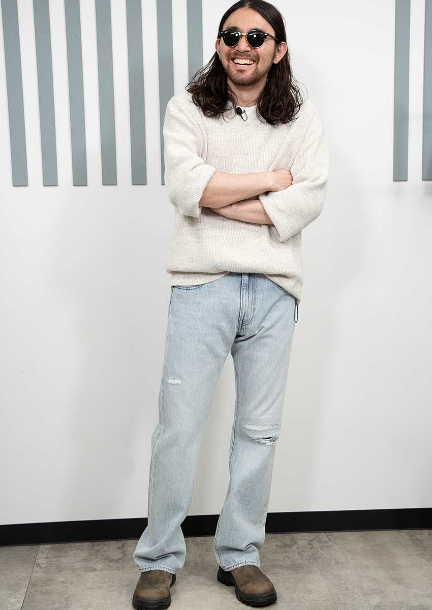 ササオカ（176cm、62kg）はリーバイス「517 ブーツカットジーンズ」の32インチを着用