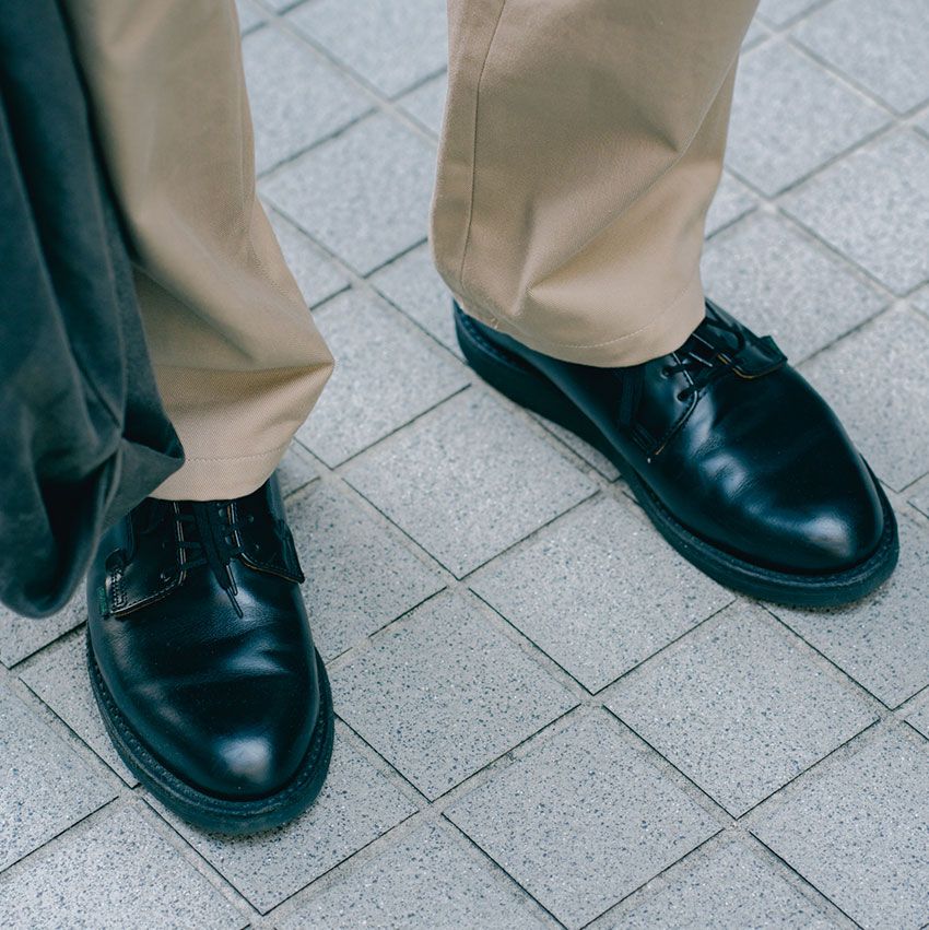 大人気「レッドウィング」、きれいめ派は今、“ポストマン”を選ぶ！3名のコーデをスナップで - 1枚目の画像