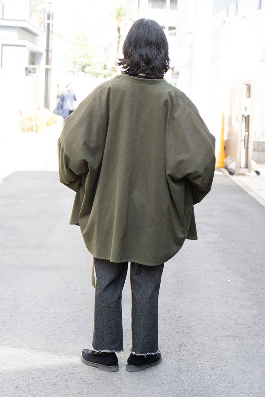 トレンドの“オールブラックコーデ”に一点投入！街の大人たちが挿した“黒以外の色”とアイテム - 7枚目の画像