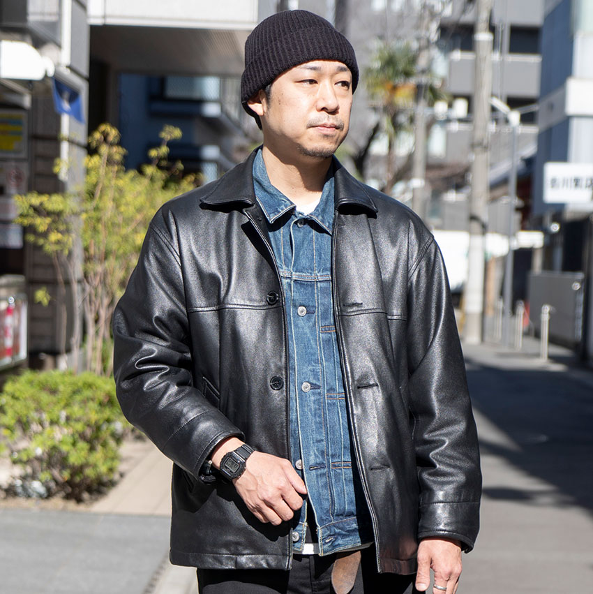 トレンドの“オールブラックコーデ”に一点投入！街の大人たちが挿した