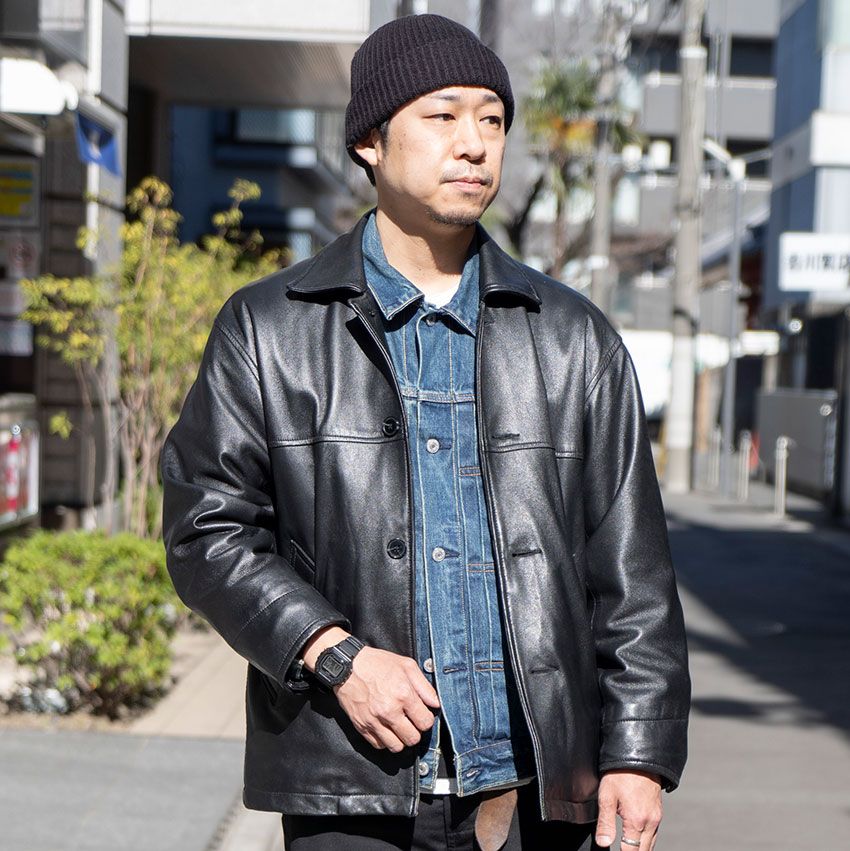 トレンドの“オールブラックコーデ”に一点投入！街の大人たちが挿した“黒以外の色”とアイテム - 1枚目の画像