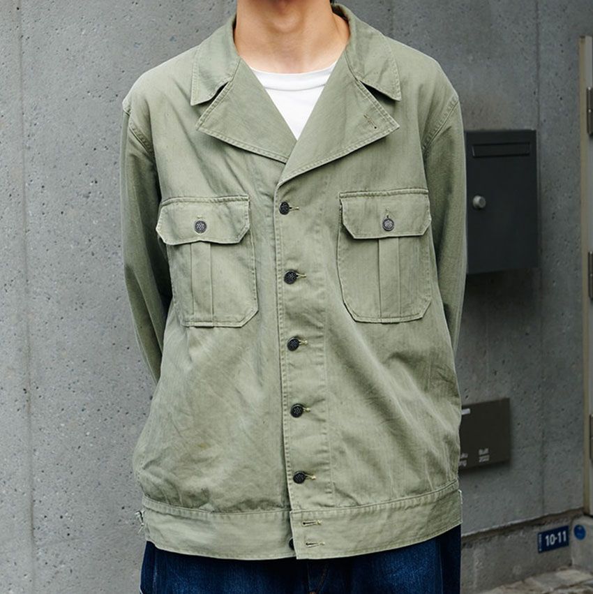 「開襟シャツ」を着こなすのが大人の第一歩。20代から40代の街角スタイル3例 - 1枚目の画像