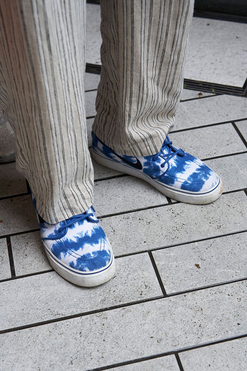 “楽してお洒落”を叶えるカジュアルパンツをスナップから3選！ ポイントはシルエットと素材感 - 5枚目の画像