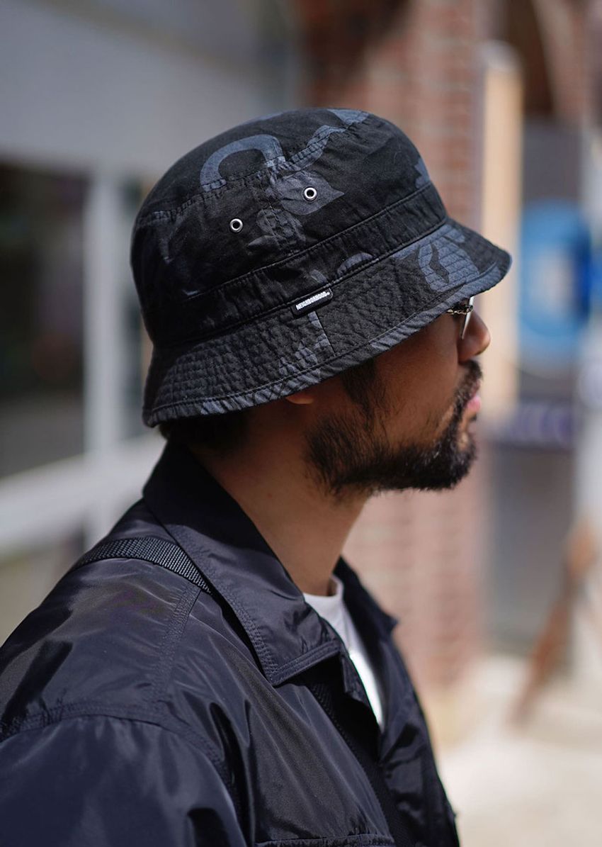 “ショーパンスタイル”を大人に着こなす方法を街角スナップで検証！ポイントは上品トップス＆黒で引き締め - 6枚目の画像