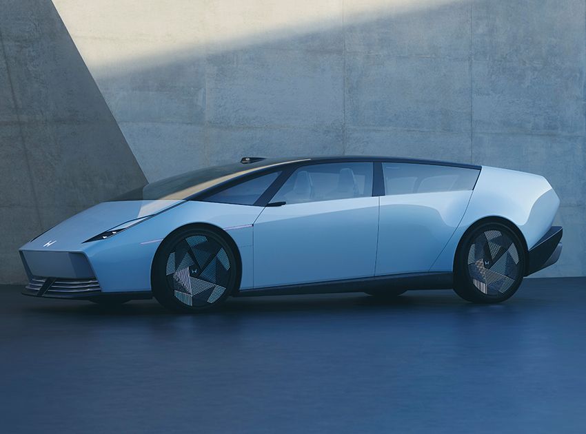 フロントまわりがスーパーカーのようなデザインのホンダ0サルーン。