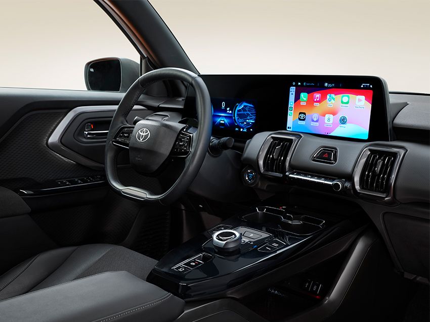 スマートフォンの地図アプリが使えるディスプレイが備わる。