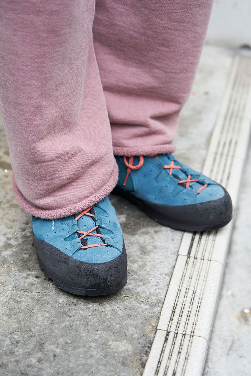 「スウェット姿を洒落させたい！」シンプルコーデがこなれた三者の着こなし術をスナップで - 5枚目の画像