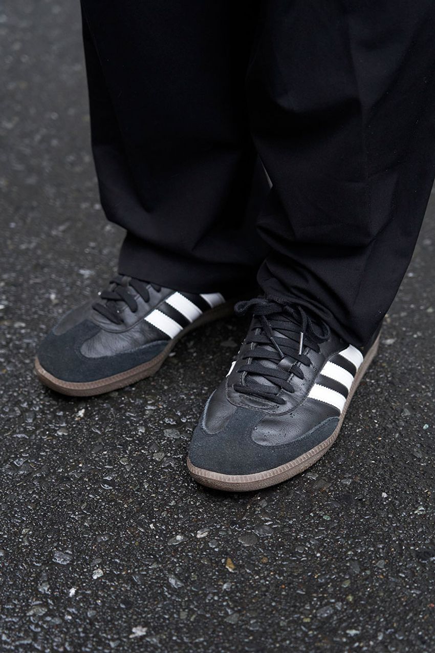 コスパ最強“黒パンツ”を街角スナップで調査！洒落た3名の愛用ブランドは、ユニクロ、ザラ、そして…… - 3枚目の画像