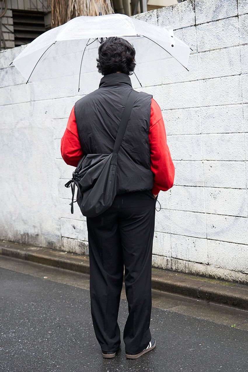 コスパ最強“黒パンツ”を街角スナップで調査！洒落た3名の愛用ブランドは、ユニクロ、ザラ、そして…… - 4枚目の画像