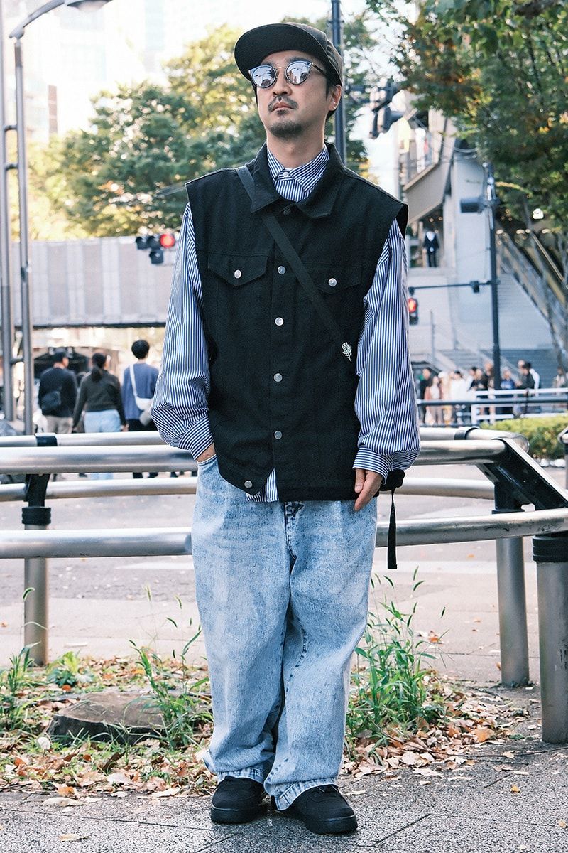 ベスト、パンツ＝ともに古着　シャツ＝ジュンレッド　帽子＝ニューエラ　サングラス＝A.D.S.R