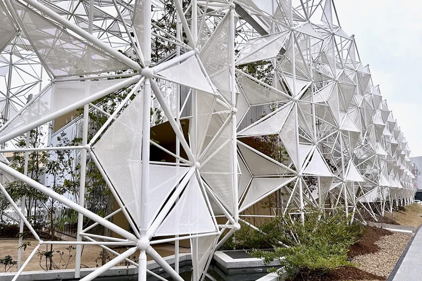 万博ウーマンパピリオン　配布品 万博で注目のリユース建築。「ウーマンズパビリオン」と「ノモの国」を