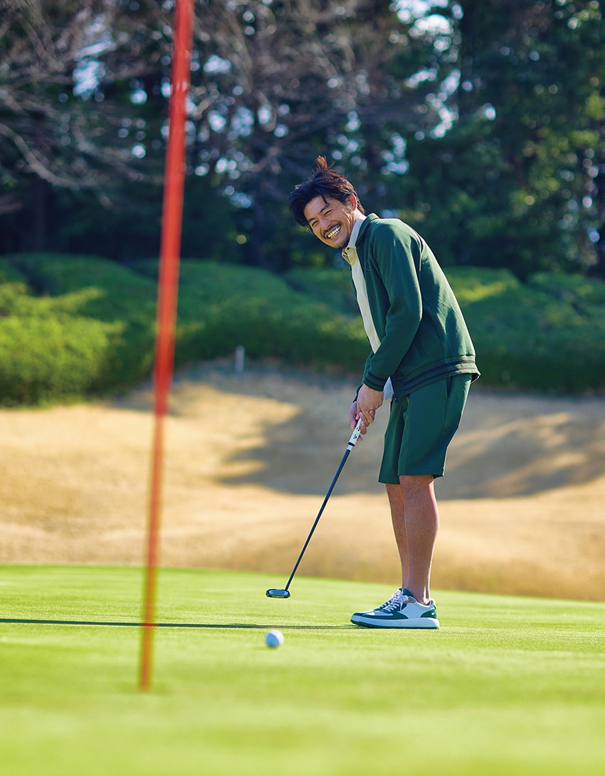 坂口憲二さんの「SURF×GOLF」な6つの愛用品。セブンのウエットスーツに