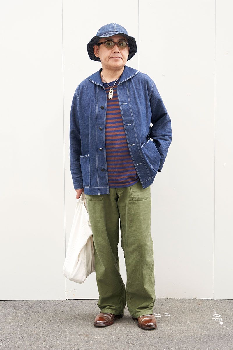 Gジャン=アナトミカ Tシャツ=ジョンスメドレー パンツ、帽子=ともに古着 シューズ=オールデン 眼鏡=レスカ バッグ=ブルックスブラザーズ 腕時計=ロレックス ネックレス、バングル、リング=すべてゴローズ