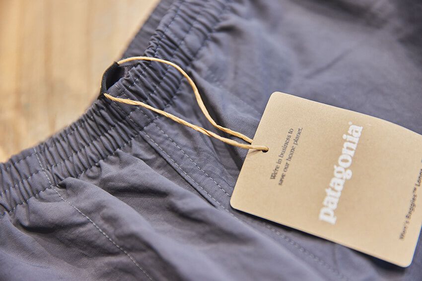 製品タグも紙製という細かなこだわり。