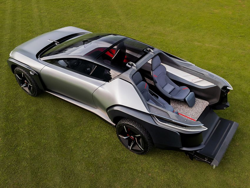 これほどまでに自由な空間デザインができる要因のひとつとして、モーターが車体の外に付くため、デザインの自由度が高いインホイールモーターの採用がある。