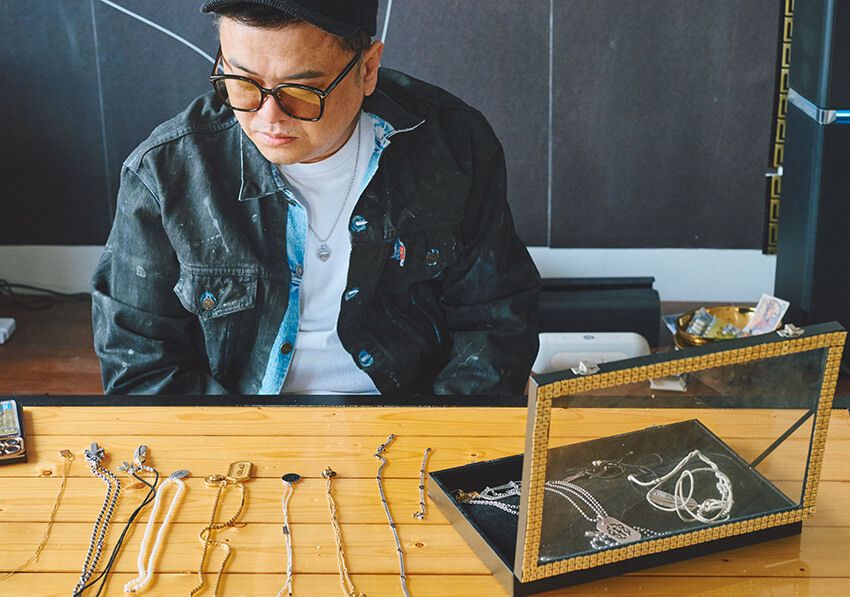 とろサーモン久保⽥の一軍アクセサリー11選！「⼤事な打ち合わせはゴールドネックレス。ただしNHKの場合……」 - 3枚目の画像