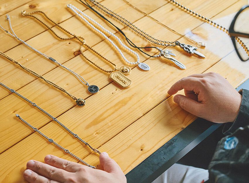 とろサーモン久保⽥の一軍アクセサリー11選！「⼤事な打ち合わせはゴールドネックレス。ただしNHKの場合……」 - 4枚目の画像