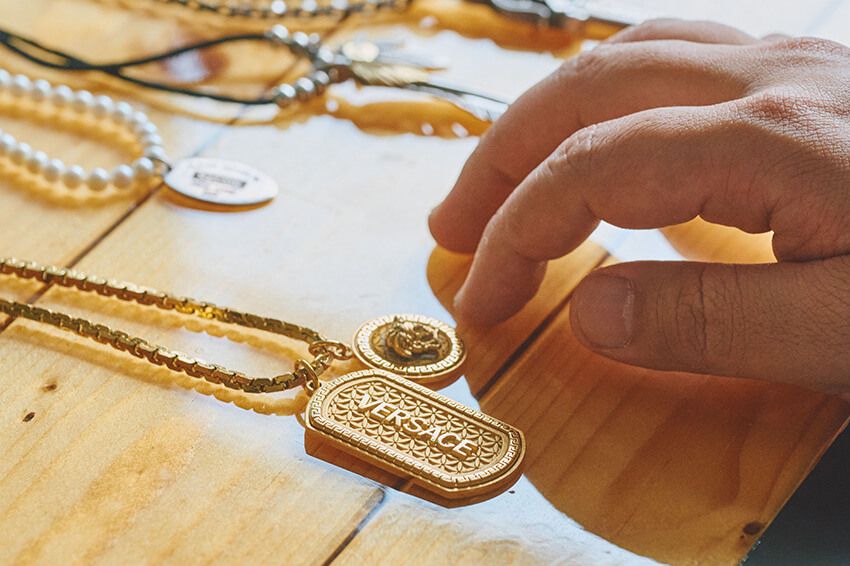 とろサーモン久保⽥の一軍アクセサリー11選！「⼤事な打ち合わせはゴールドネックレス。ただしNHKの場合……」 - 15枚目の画像