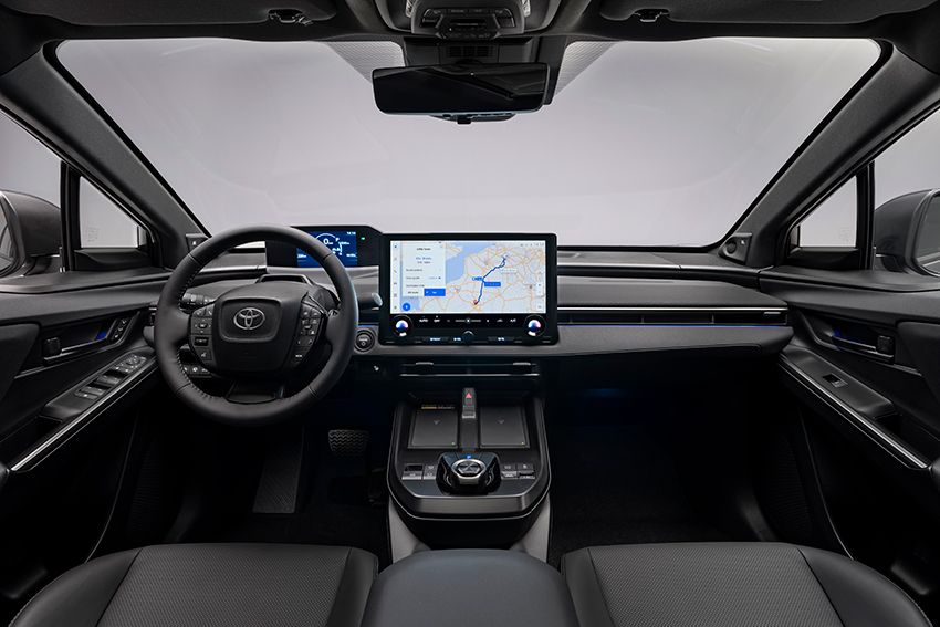 インテリアデザインは従来型より大きく変わり、C-HR＋同様、シンプルになった。