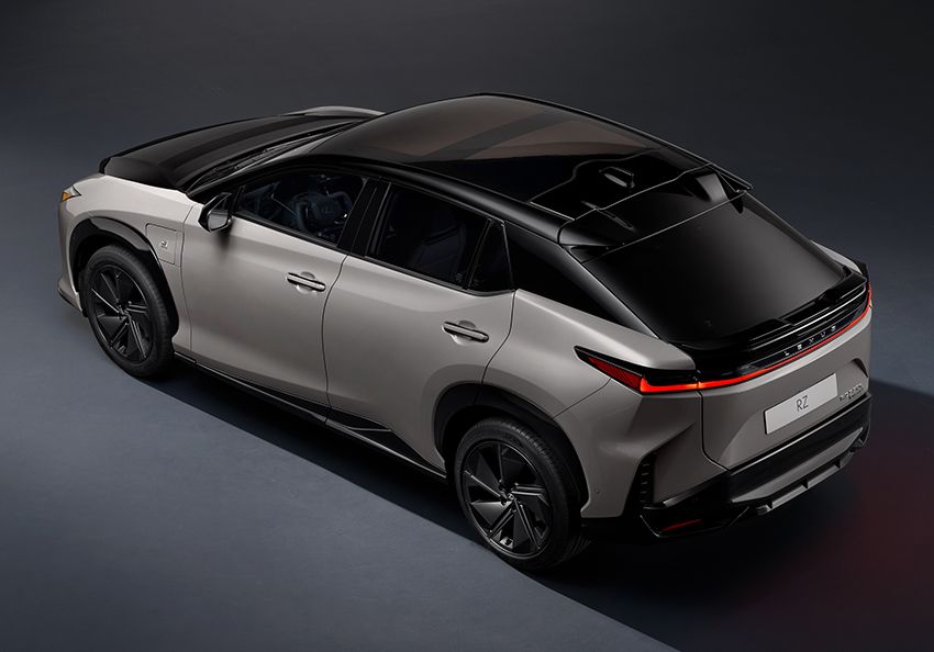 航続可能距離は「550e F SPORT」（4WD）が450km、「500e」（4WD）が500km、「350e」（2WD）が575km。