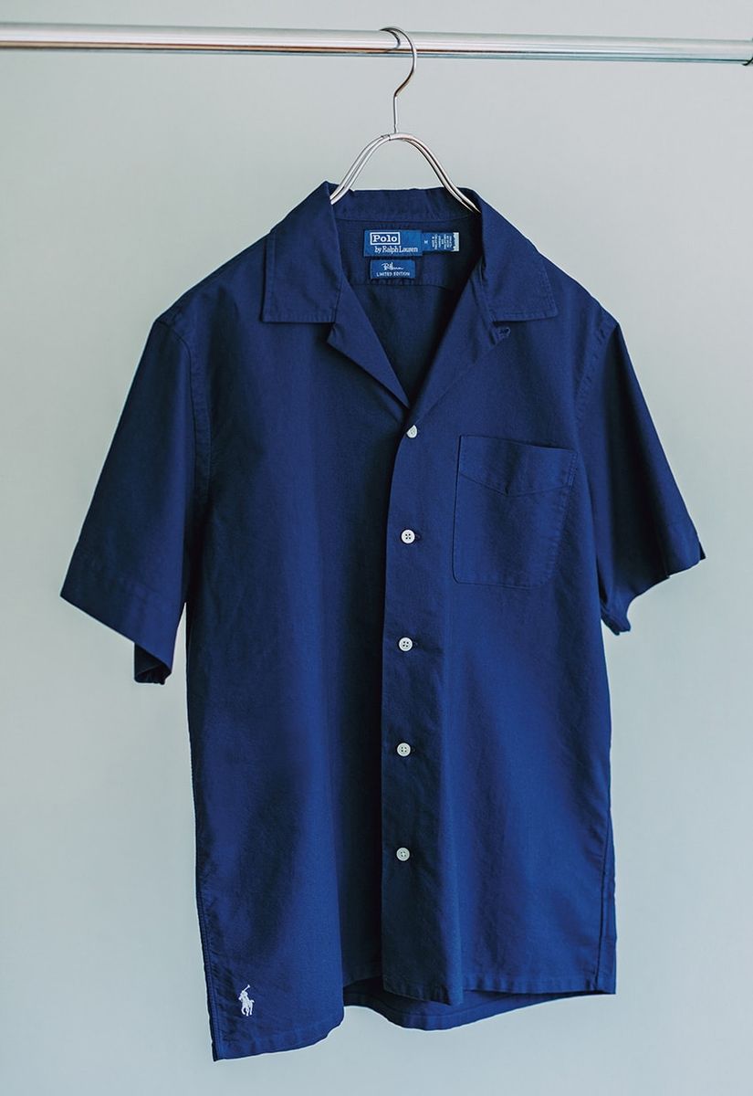 シーズンごとにさまざまな色、柄が用意されている「キャンプシャツ」のロンハーマン特別仕様。ネイビーとオフホワイトの2色で展開。2万5300円／ポロ ラルフ ローレン フォー ロンハーマン（ロンハーマン　0120-008-752）