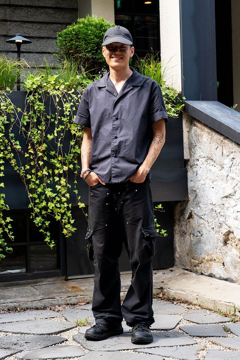 シャツ＝オーワイケイウェア　パンツ＝コンピューターフォーマット　シューズ＝ホカ オネオネ　キャップ＝イーイー　ブレスレット＝ナマチェコ