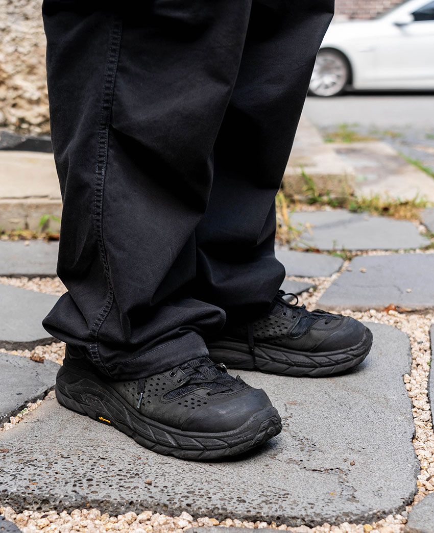 今季の頼れる“開襟シャツ”の着こなし好例3選。素材感や小物使いに注目を！ - 10枚目の画像