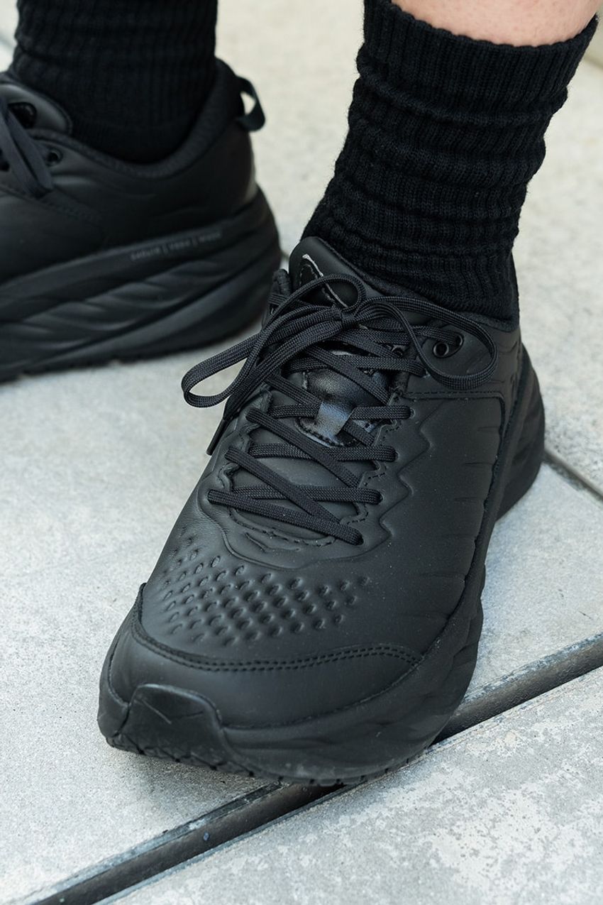 「1枚で着た“無地の黒T”、どこのブランドですか？」洒落者たちの回答は、ダイワ ピア39、ジョンスメドレー - 3枚目の画像