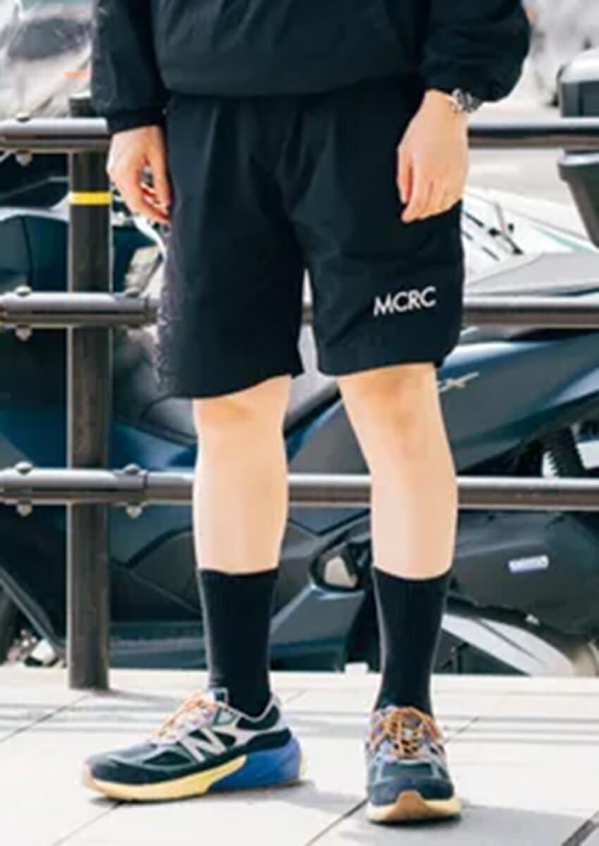 “5月に短パン”なら上下ブラックで！季節を先取りした洒落者3名のコーデ好例 - 1枚目の画像