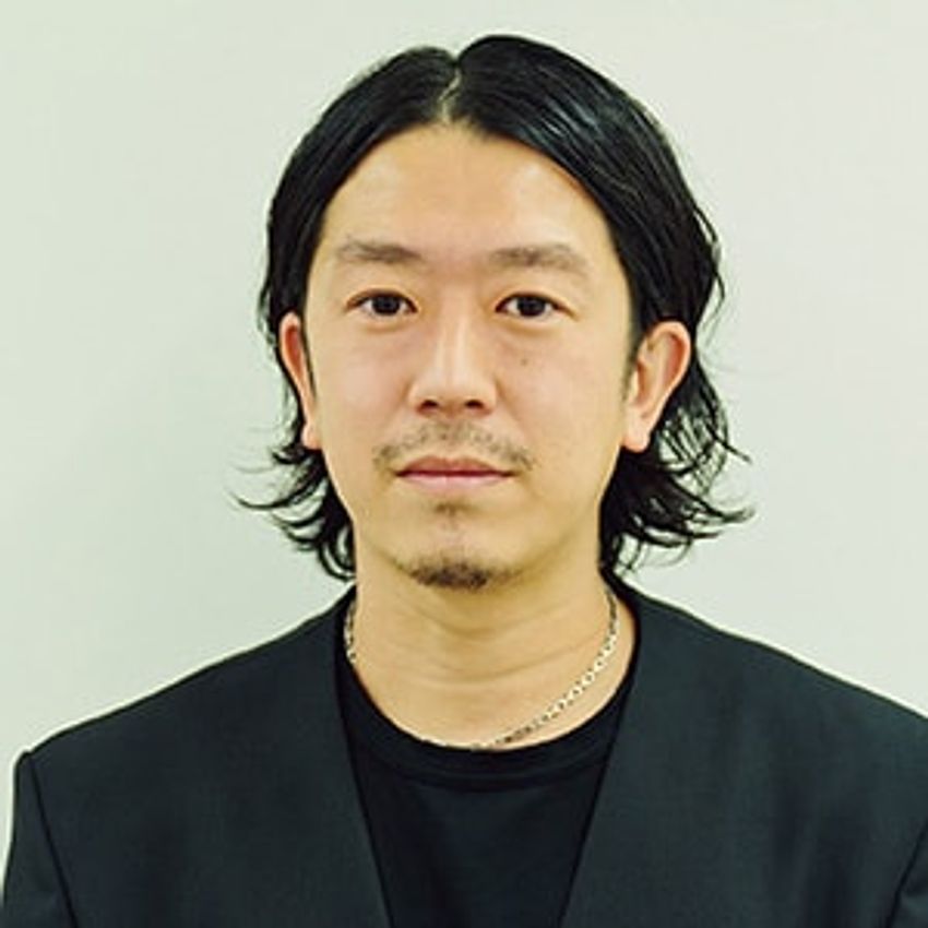 「ビルケン」のサンダルに、古着のロゴTも！デザイナー 榎本光希さんの“思いがけずハマった”モノ - 3枚目の画像