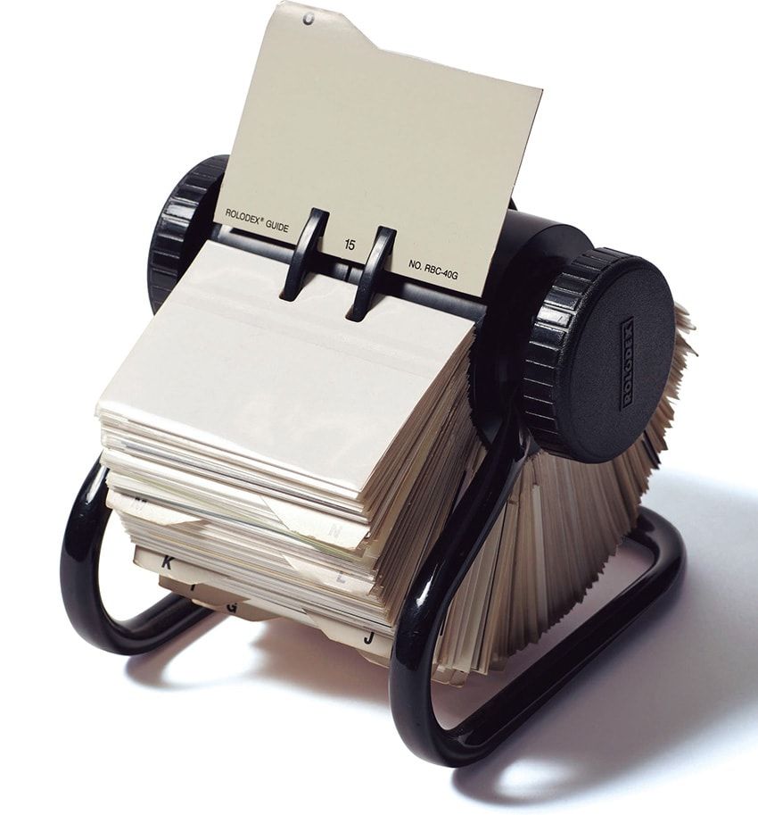 米ドラマのオフィスシーンなどでよく見る「ローロデックス」の名刺ホルダー。くるくると回して使う。