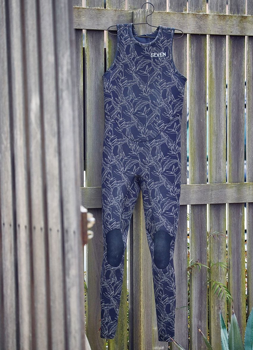 セブンとThe Rising Sun Coffeeがコラボして製作したスウェットスーツ。