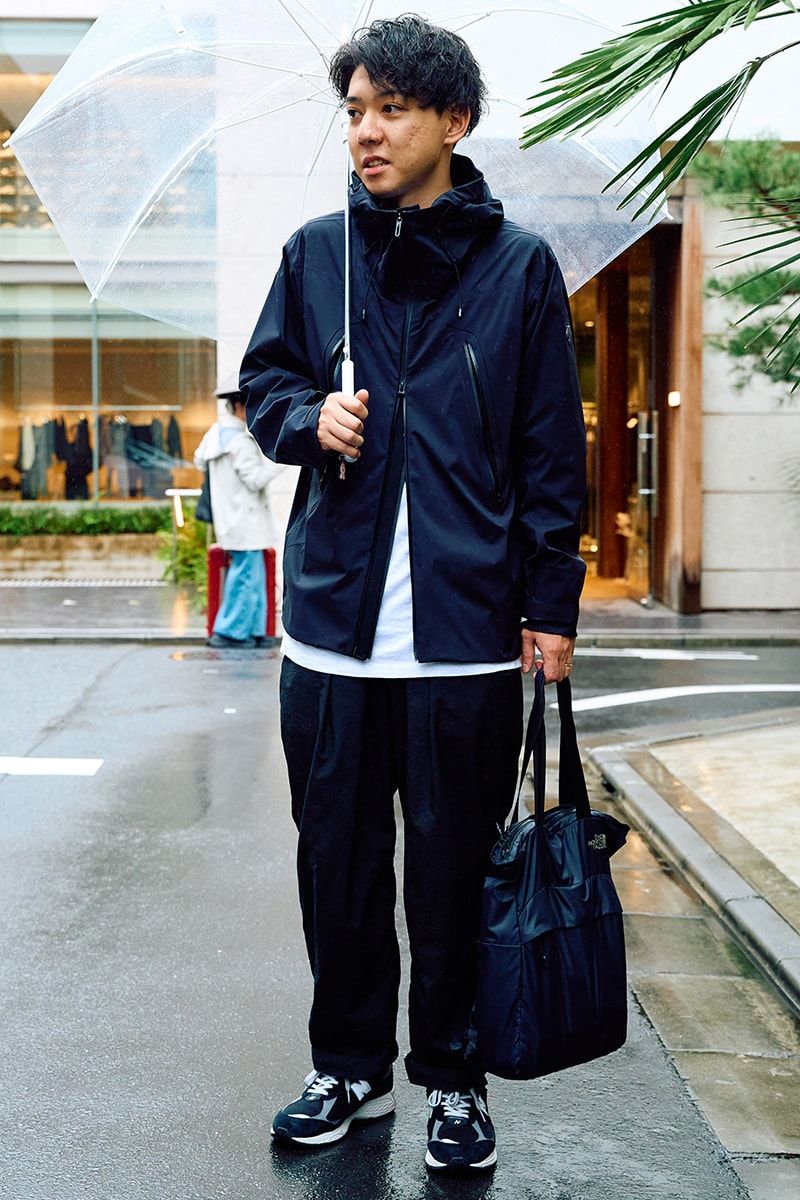 ジャケット=デサントオルテライン パンツ=テアトラ スニーカー=ニューバランス