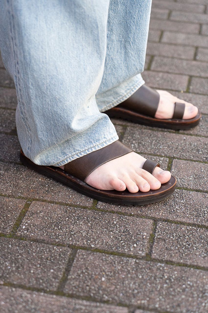 主役は「シャツ」！シンプルだけどスタイルが薫る“ワンツーコーデ”のお手本をスナップで - 10枚目の画像