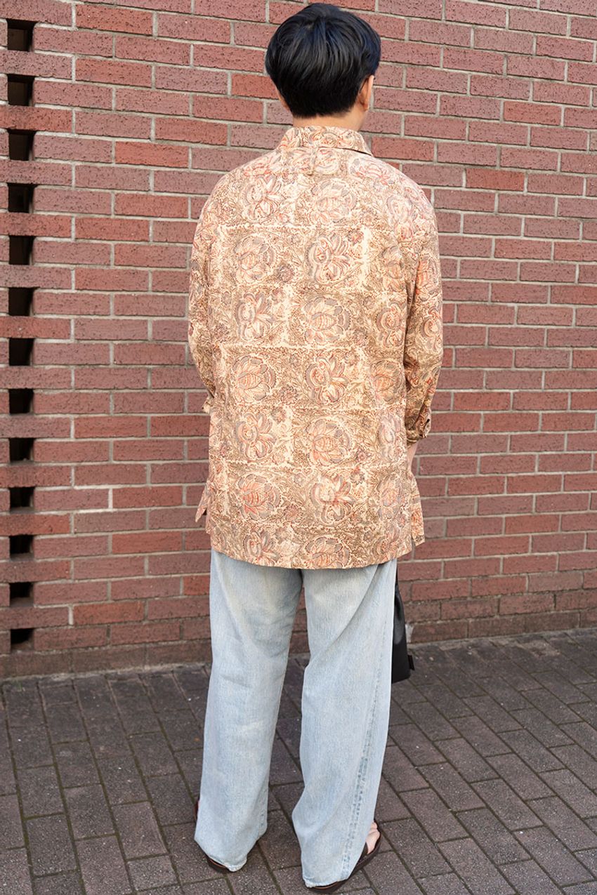 主役は「シャツ」！シンプルだけどスタイルが薫る“ワンツーコーデ”のお手本をスナップで - 8枚目の画像