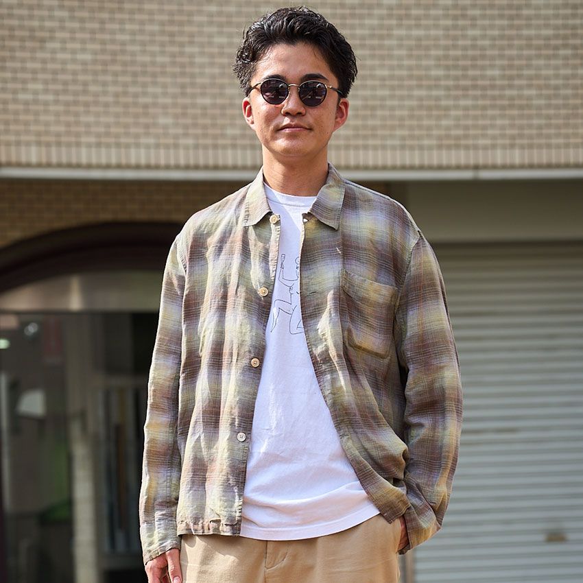 「チェックシャツ」をスマートに着こなすなら“同系色で大人っぽくまとめる”が正解！3名の実例で解説 - 1枚目の画像