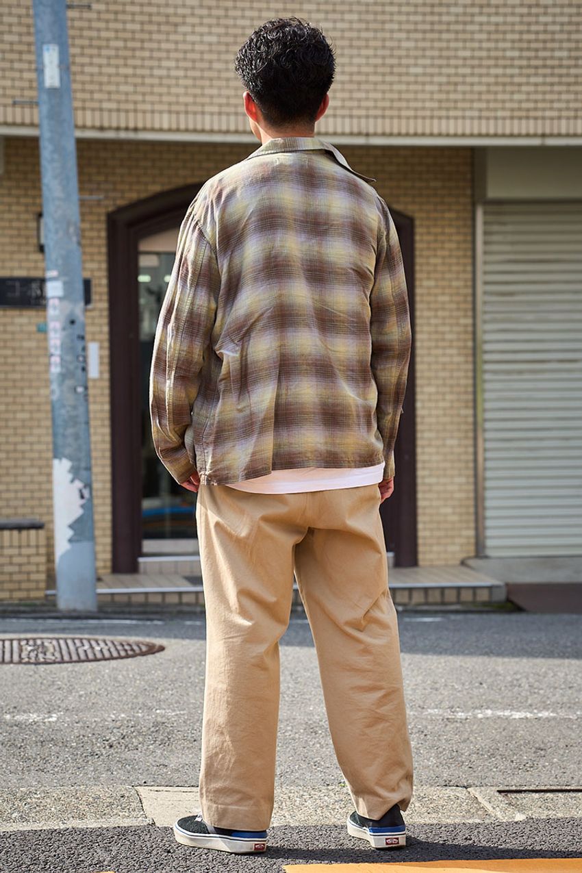 「チェックシャツ」をスマートに着こなすなら“同系色で大人っぽくまとめる”が正解！3名の実例で解説 - 6枚目の画像