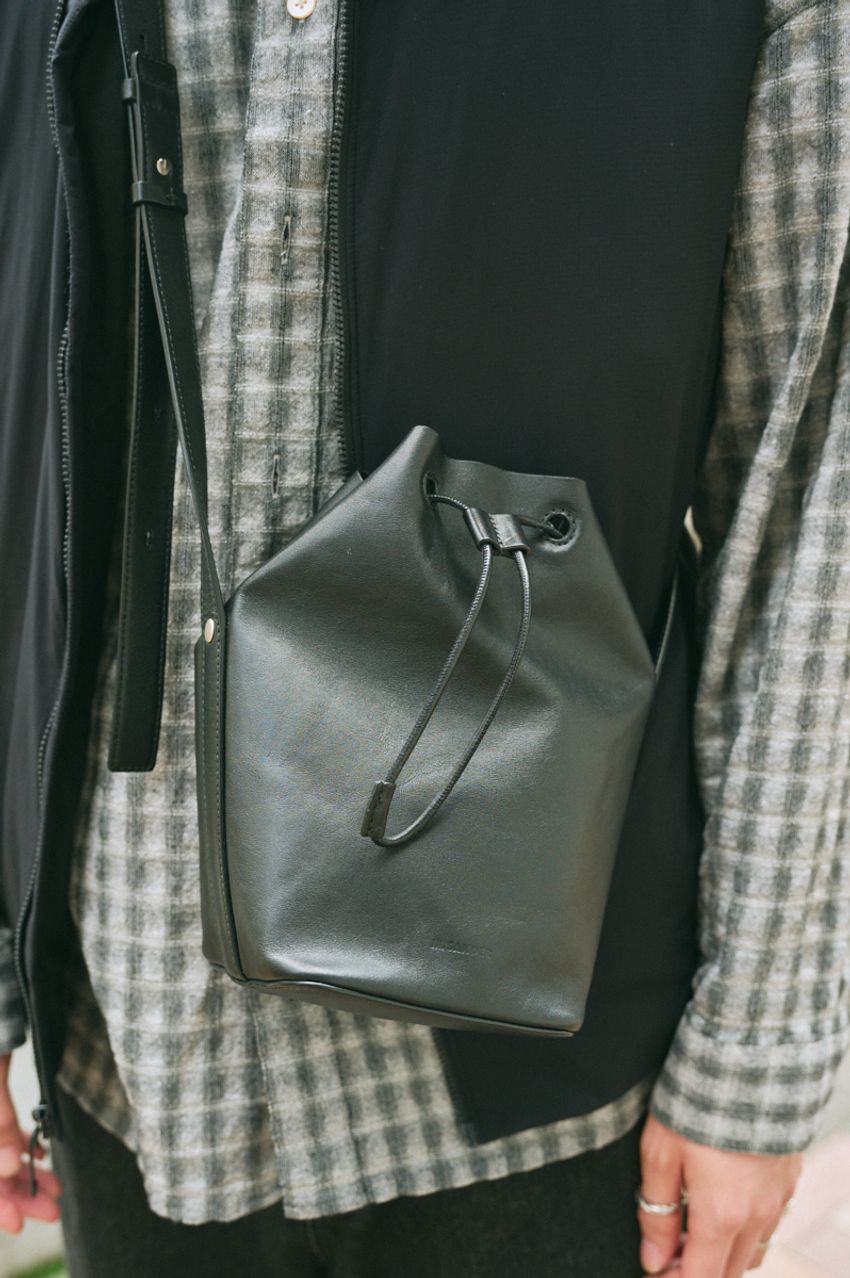 「チェックシャツ」をスマートに着こなすなら“同系色で大人っぽくまとめる”が正解！3名の実例で解説 - 9枚目の画像