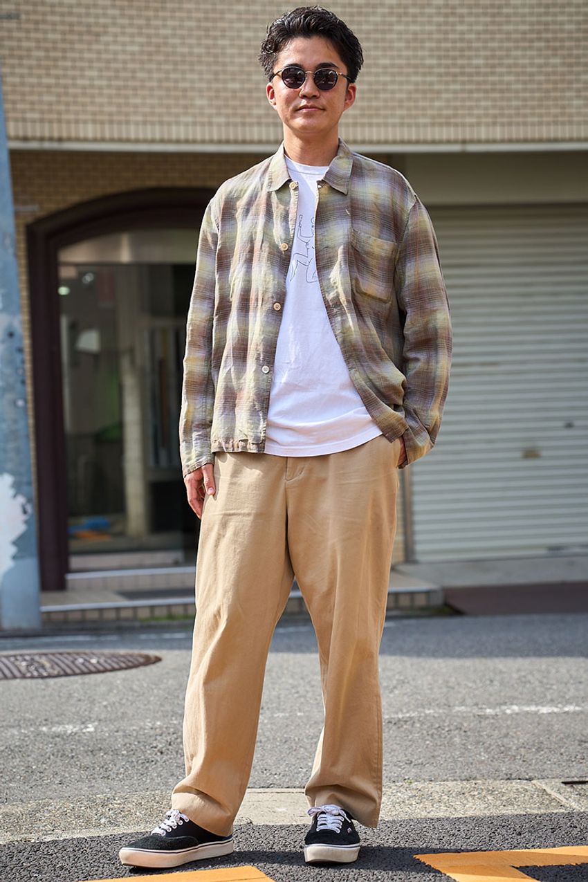 「チェックシャツ」をスマートに着こなすなら“同系色で大人っぽくまとめる”が正解！3名の実例で解説 - 5枚目の画像