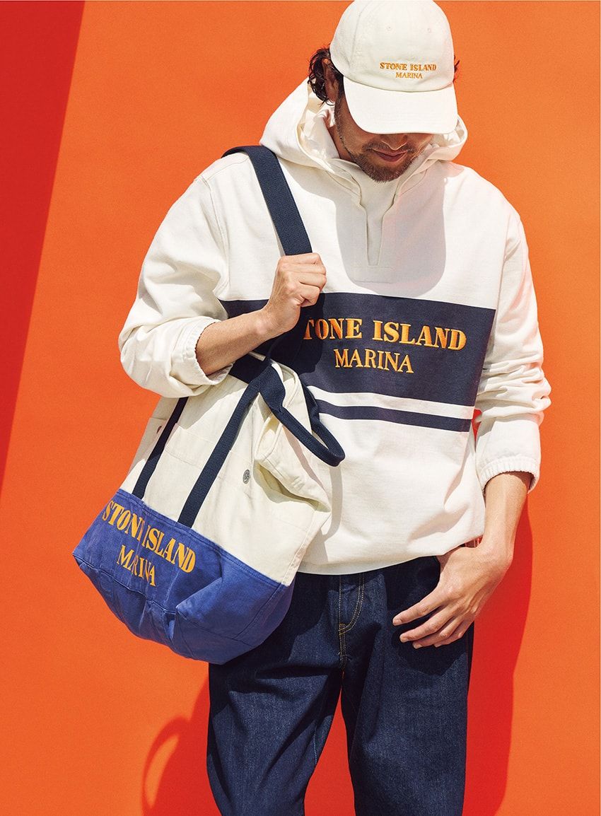 トップス8万3600円、帽子3万3000円、バッグ8万2500円／すべてストーンアイランド マリーナ（ストーンアイランドジャパン　0120-988-943）、デニム2万4200円／ジャパンブルージーンズ（ジャパンブルー　086-486-0002）